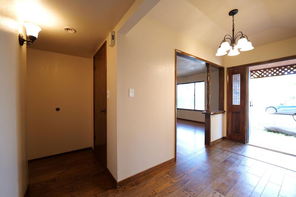 Image 23 of property listing at 7684 N 6th Street, Fresno, CA 93720