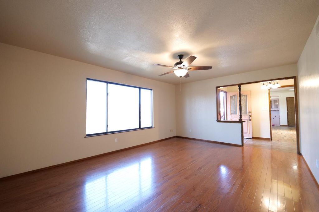 Image 25 of property listing at 7684 N 6th Street, Fresno, CA 93720