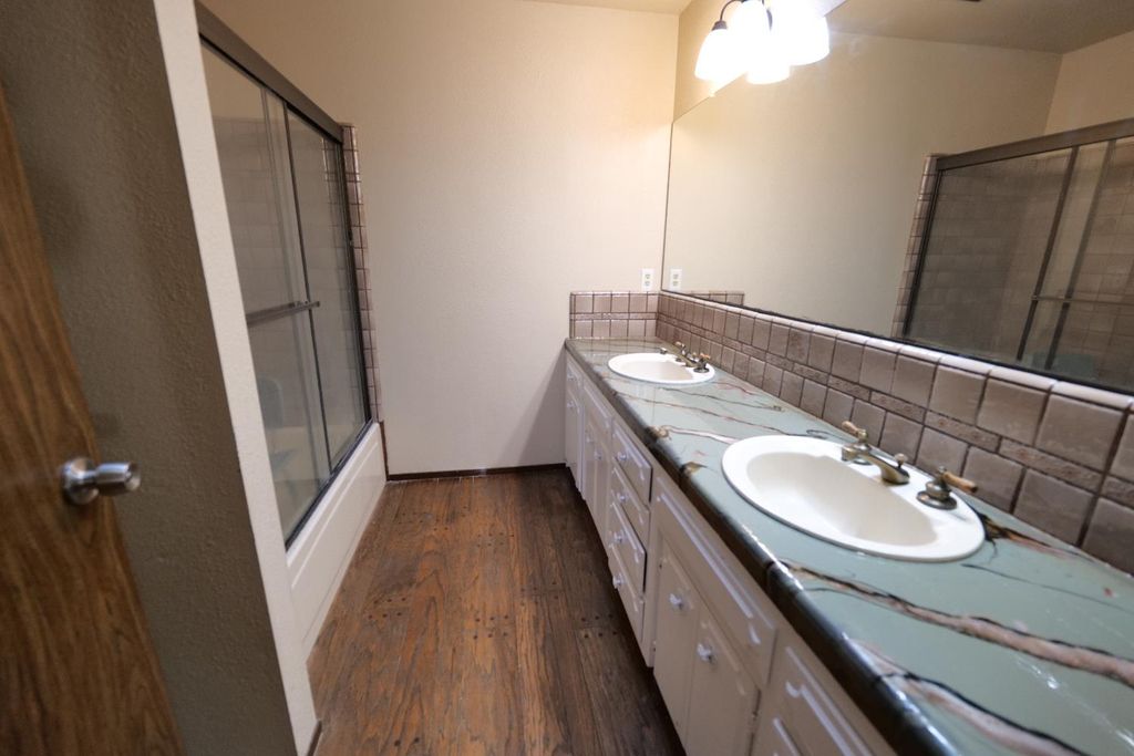 Image 26 of property listing at 7684 N 6th Street, Fresno, CA 93720