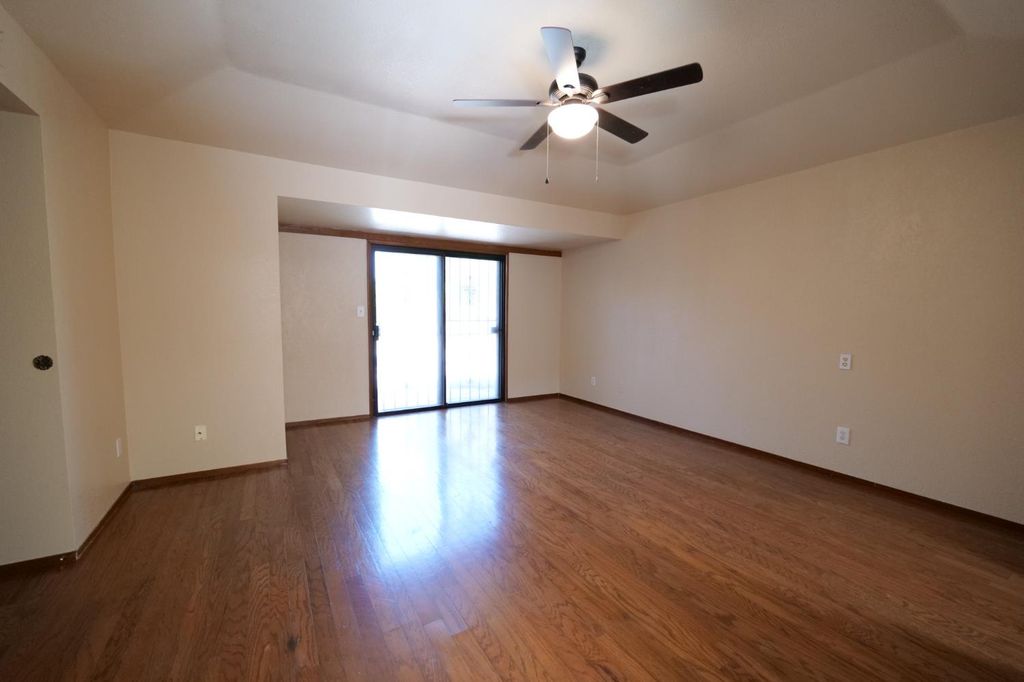 Image 29 of property listing at 7684 N 6th Street, Fresno, CA 93720