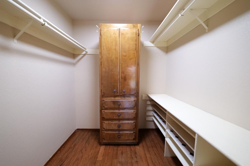 Image 32 of property listing at 7684 N 6th Street, Fresno, CA 93720