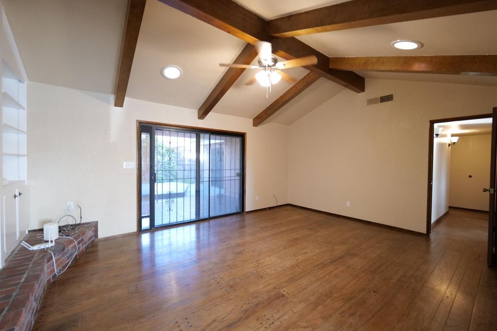 Image 8 of property listing at 7684 N 6th Street, Fresno, CA 93720