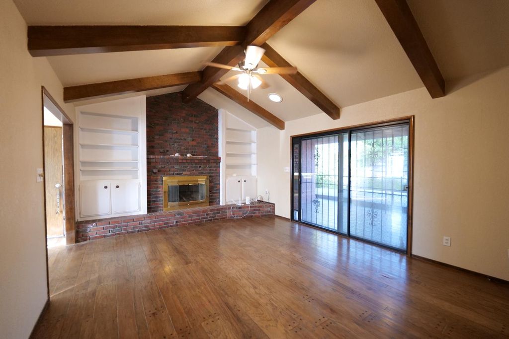 Image 9 of property listing at 7684 N 6th Street, Fresno, CA 93720