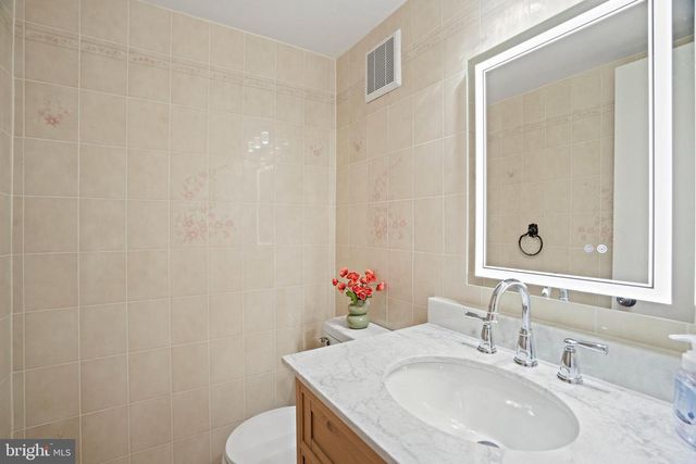6607 LONE OAK DR, Bethesda, MD 20817