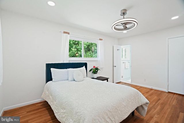 6607 LONE OAK DR, Bethesda, MD 20817