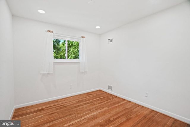6607 LONE OAK DR, Bethesda, MD 20817