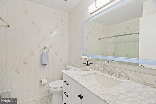 6607 LONE OAK DR, Bethesda, MD 20817