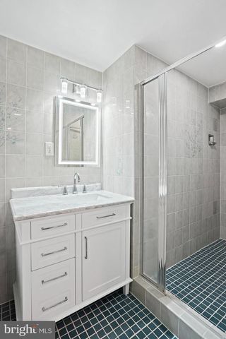 6607 LONE OAK DR, Bethesda, MD 20817