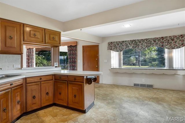 5935 Highfield Road, St Louis, MO 63109