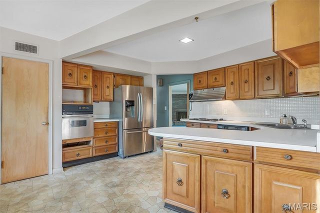 5935 Highfield Road, St Louis, MO 63109