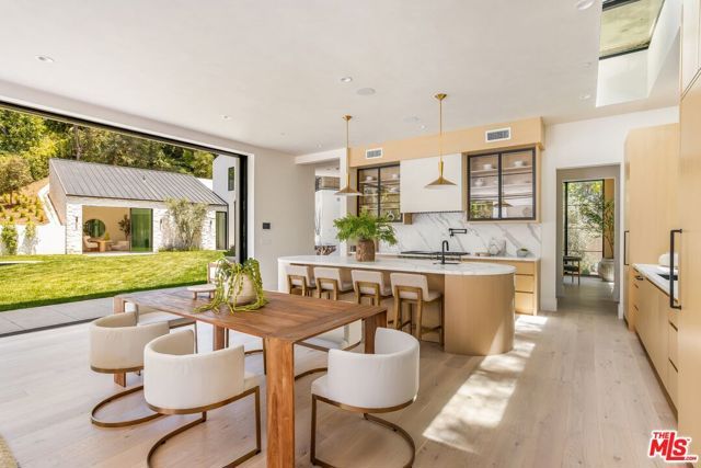 1749 Mandeville Lane, Los Angeles, CA 90049