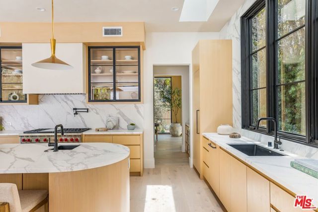 1749 Mandeville Lane, Los Angeles, CA 90049