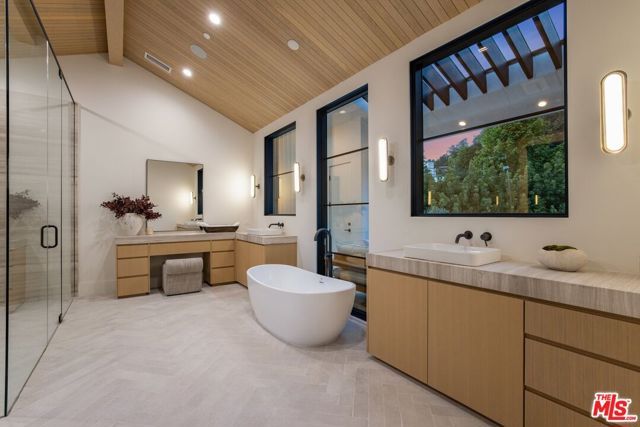1749 Mandeville Lane, Los Angeles, CA 90049