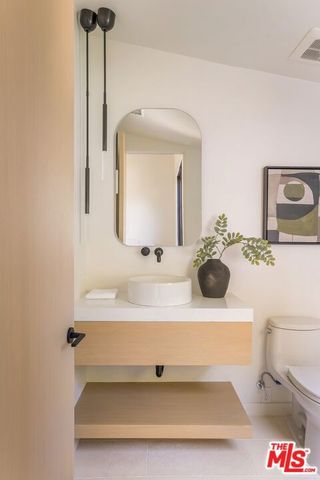 1749 Mandeville Lane, Los Angeles, CA 90049