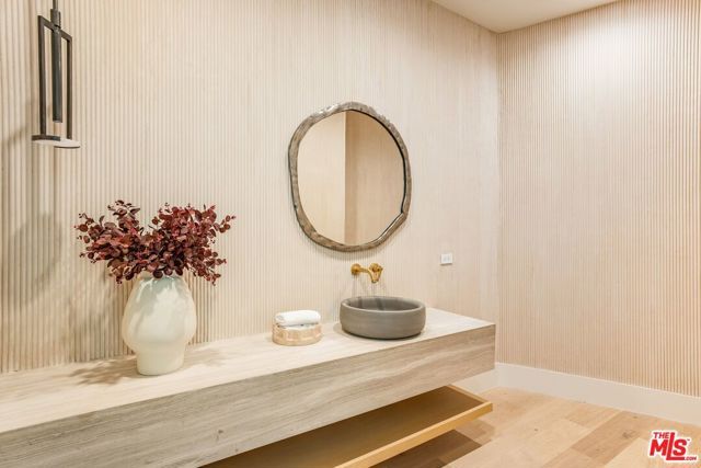 1749 Mandeville Lane, Los Angeles, CA 90049
