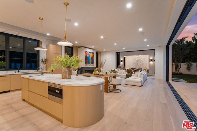 1749 Mandeville Lane, Los Angeles, CA 90049