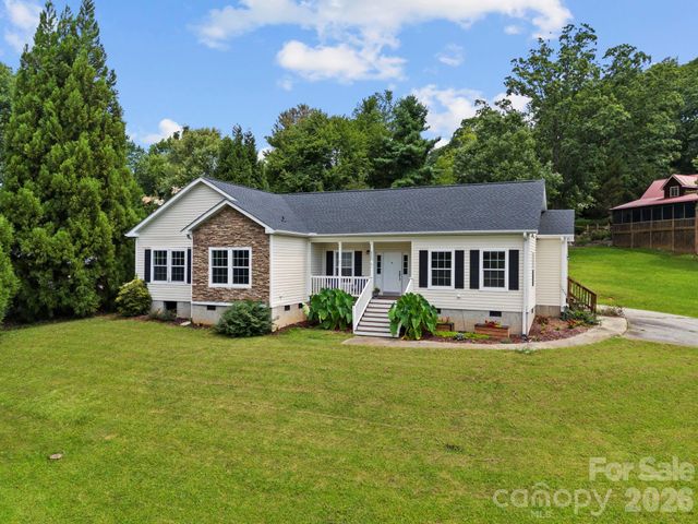 97 Meadowview Drive, Saluda, NC 28773