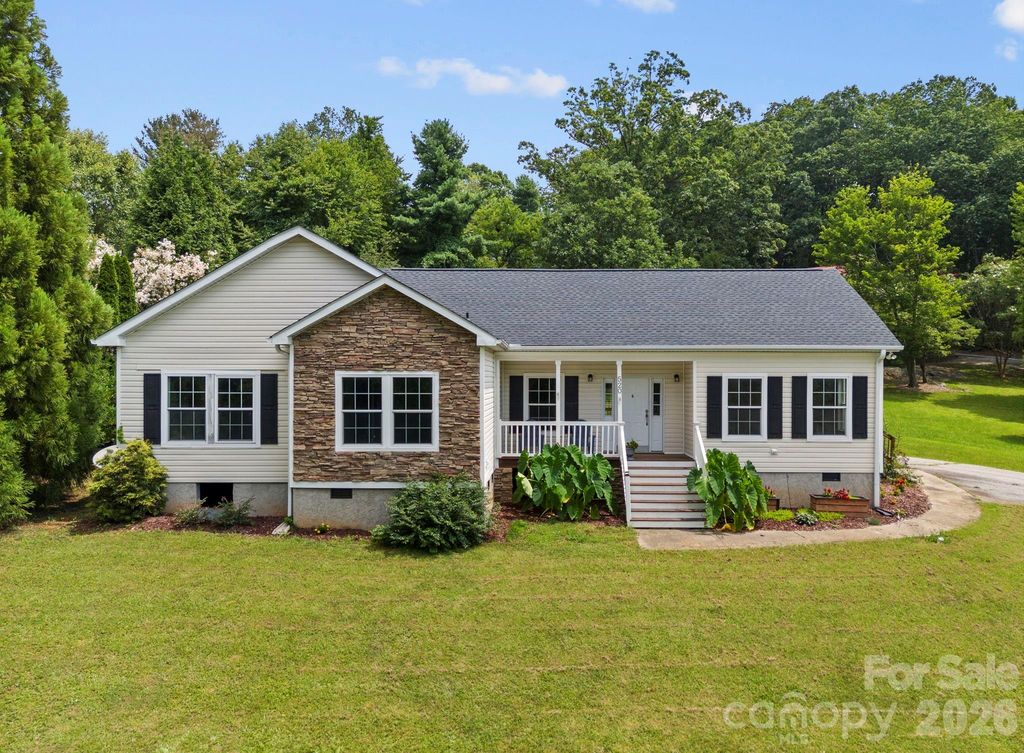 97 Meadowview Drive, Saluda, NC 28773