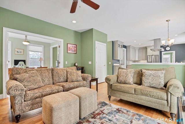 11 Catbird Lane, East Lyme, CT 06333