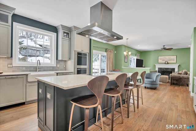 11 Catbird Lane, East Lyme, CT 06333