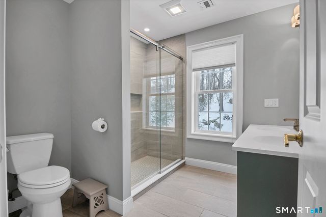 11 Catbird Lane, East Lyme, CT 06333