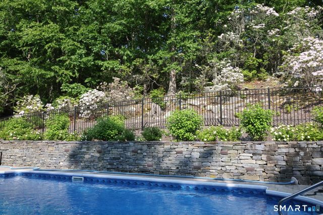 11 Catbird Lane, East Lyme, CT 06333