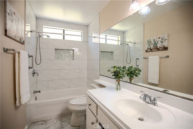 2528 N Tustin D, Santa Ana, CA 92705