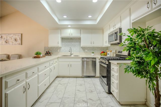 2528 N Tustin D, Santa Ana, CA 92705