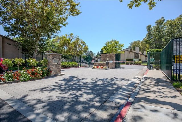 2528 N Tustin D, Santa Ana, CA 92705