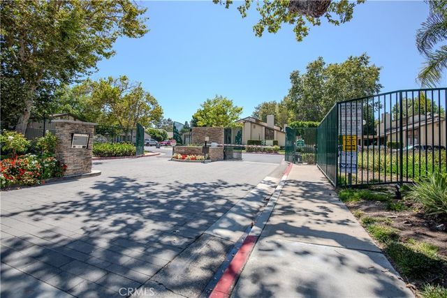 2528 N Tustin D, Santa Ana, CA 92705