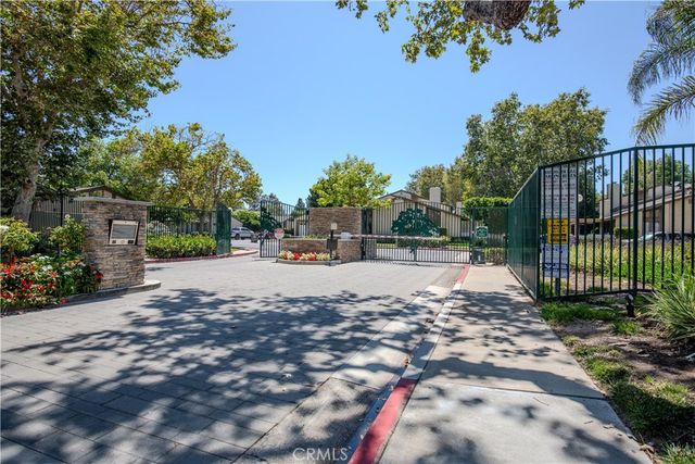 2528 N Tustin D, Santa Ana, CA 92705
