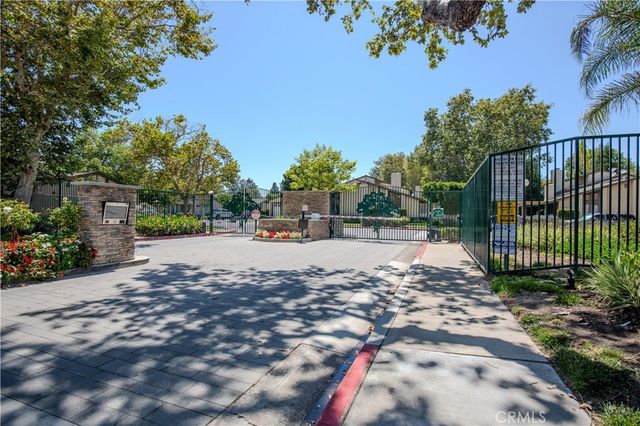 2528 N Tustin D, Santa Ana, CA 92705