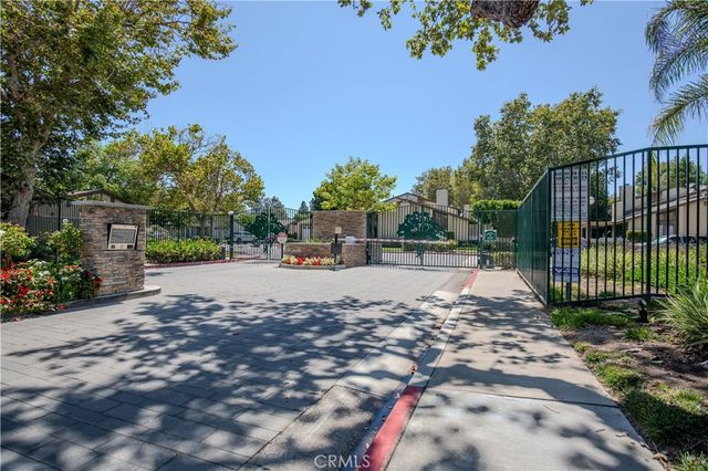 2528 N Tustin D, Santa Ana, CA 92705