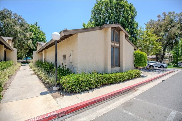 2528 N Tustin D, Santa Ana, CA 92705