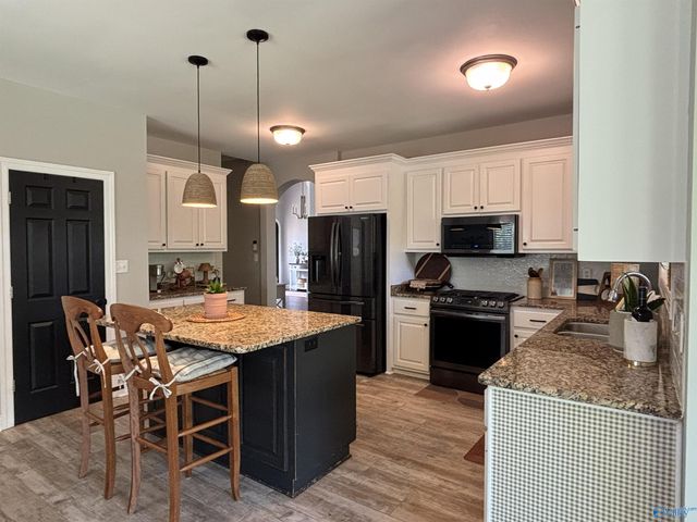 7103 Pinyon Pine Lane SE, Owens Cross Roads, AL 35763