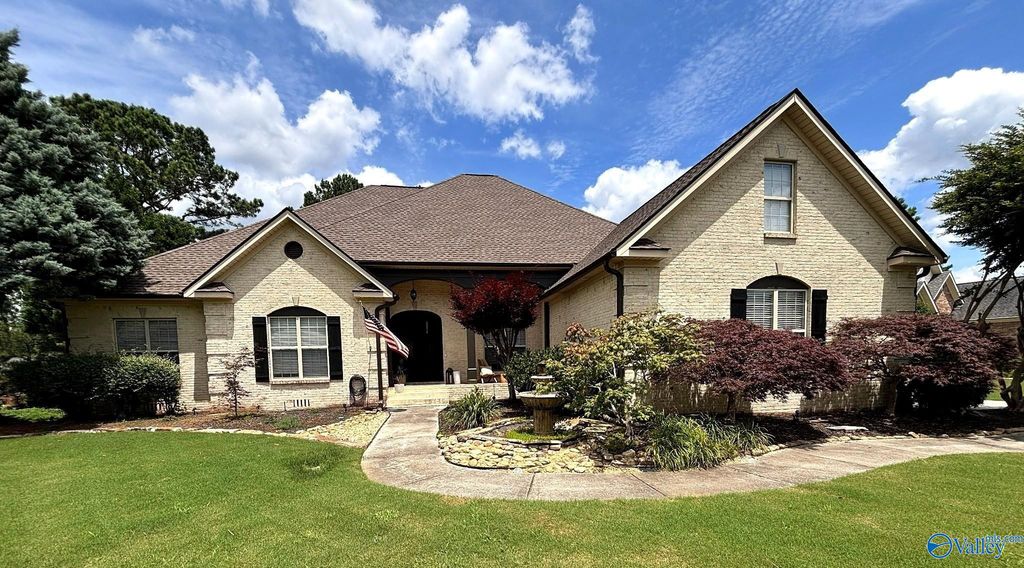 7103 Pinyon Pine Lane SE, Owens Cross Roads, AL 35763