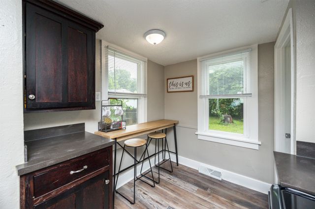 951 28th Street, Des Moines, IA 50312