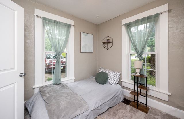 951 28th Street, Des Moines, IA 50312