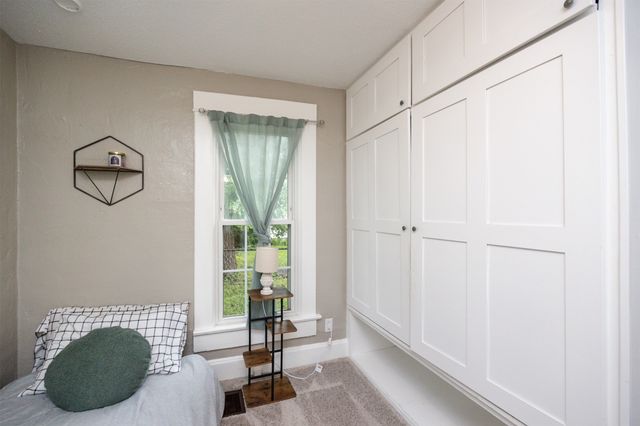 951 28th Street, Des Moines, IA 50312