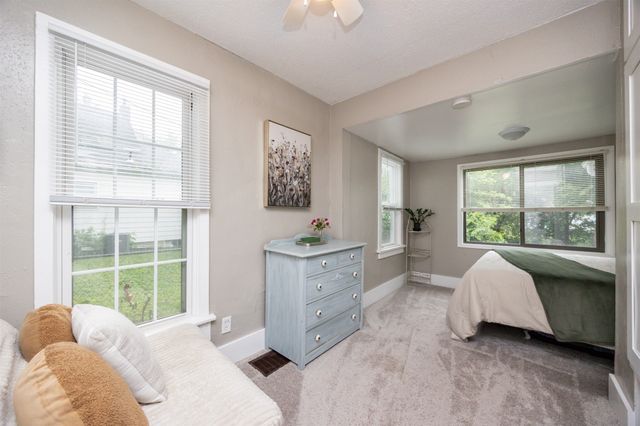 951 28th Street, Des Moines, IA 50312