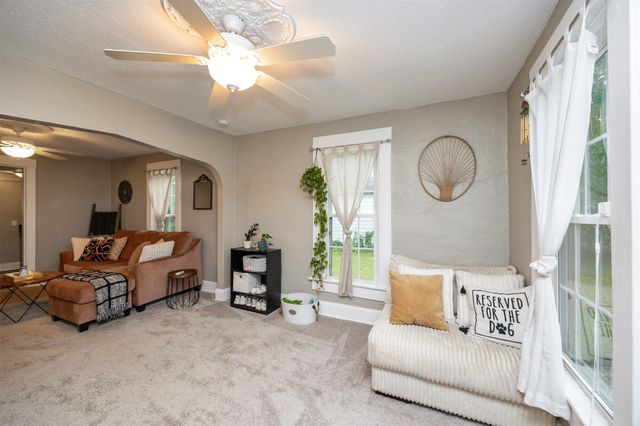 951 28th Street, Des Moines, IA 50312