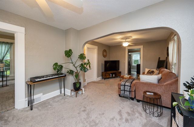 951 28th Street, Des Moines, IA 50312