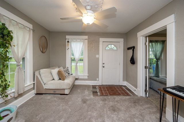 951 28th Street, Des Moines, IA 50312