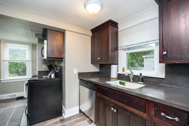 951 28th Street, Des Moines, IA 50312