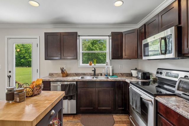540 Green Meadow Dr, Smithville, TN 37166