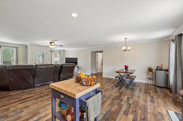 540 Green Meadow Dr, Smithville, TN 37166