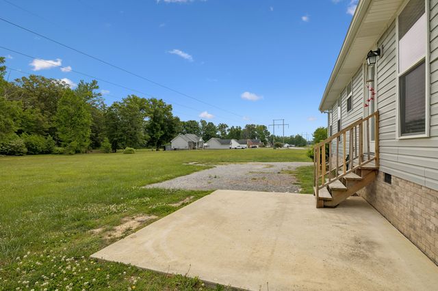 540 Green Meadow Dr, Smithville, TN 37166