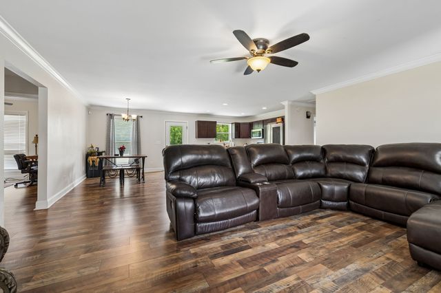 540 Green Meadow Dr, Smithville, TN 37166