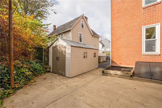 16 Hodgson Ave, Ingram, PA 15205