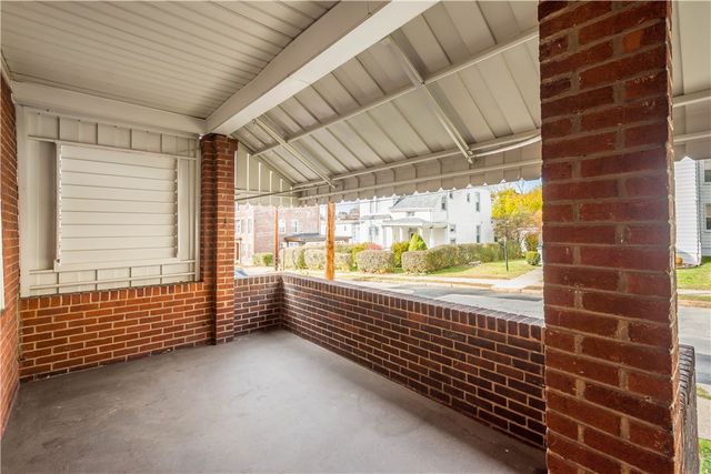 16 Hodgson Ave, Ingram, PA 15205